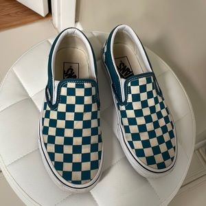 Unisex Vans slip ons